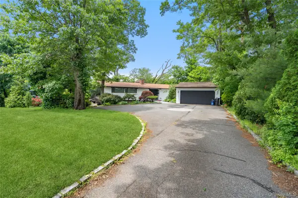 27 Parkway Drive, Roslyn Heights, NY 11577
