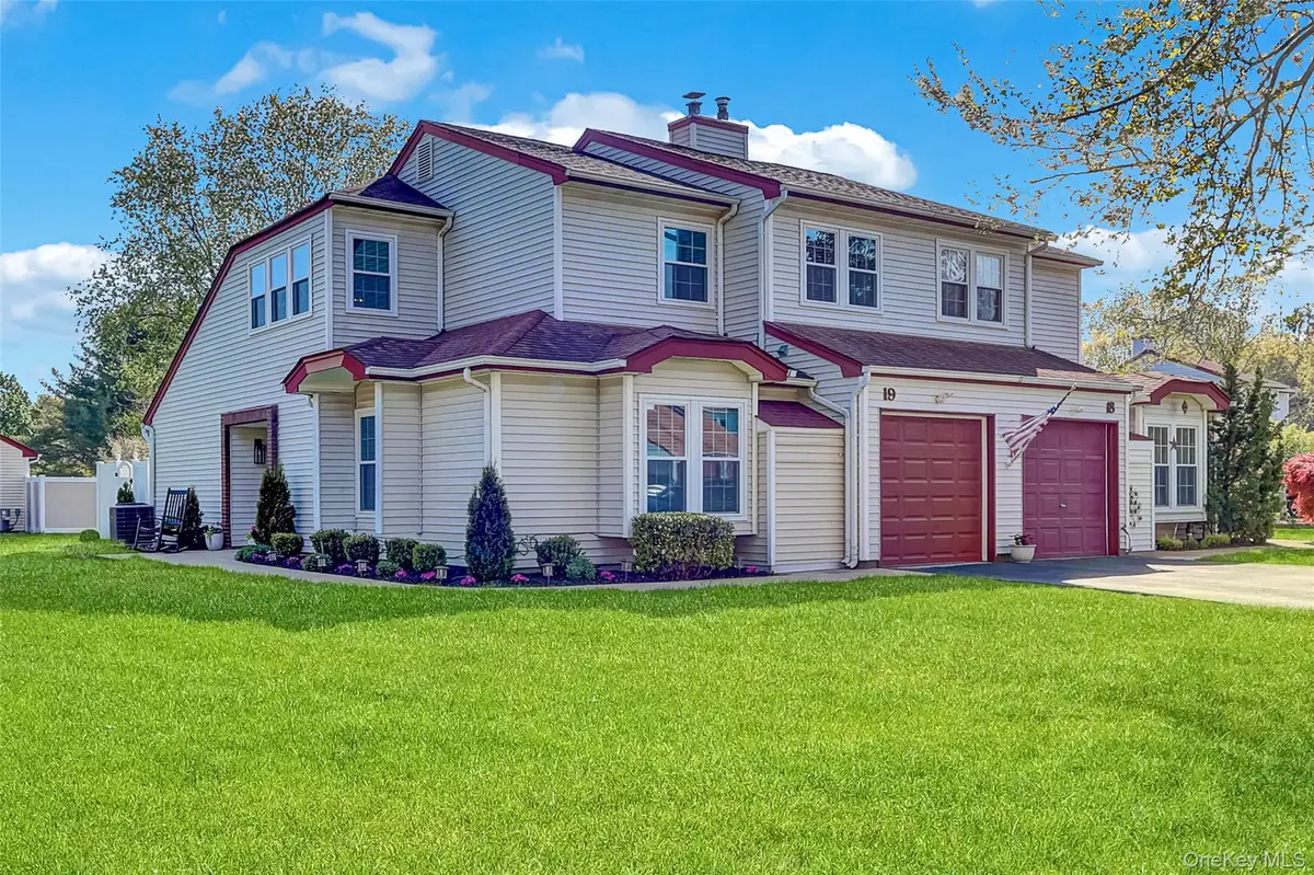 19 Delaware Court, Coram, NY 11727 - #1