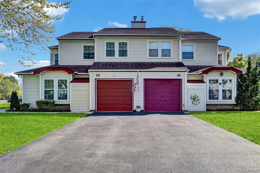 19 Delaware Court, Coram, NY 11727 - #3