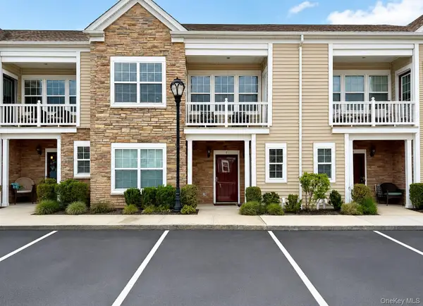 8 Wexford Lane #8 upper, Oceanside, NY 11572