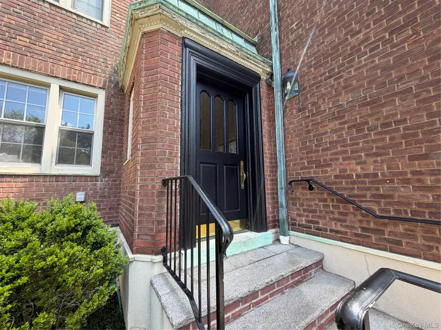 4 Chateaux Circle #4C, Scarsdale, NY 10583 - #2