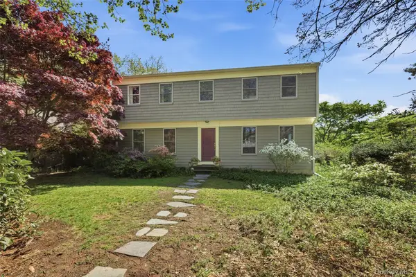 7 Gun Path, Setauket, NY 11733