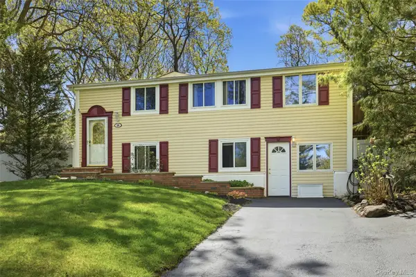 26 Woodchuck Lane, East Setauket, NY 11733