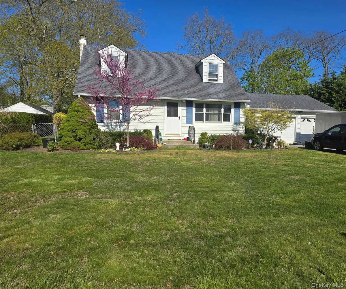 25 Newins Street, Center Moriches, NY 11934 - #1