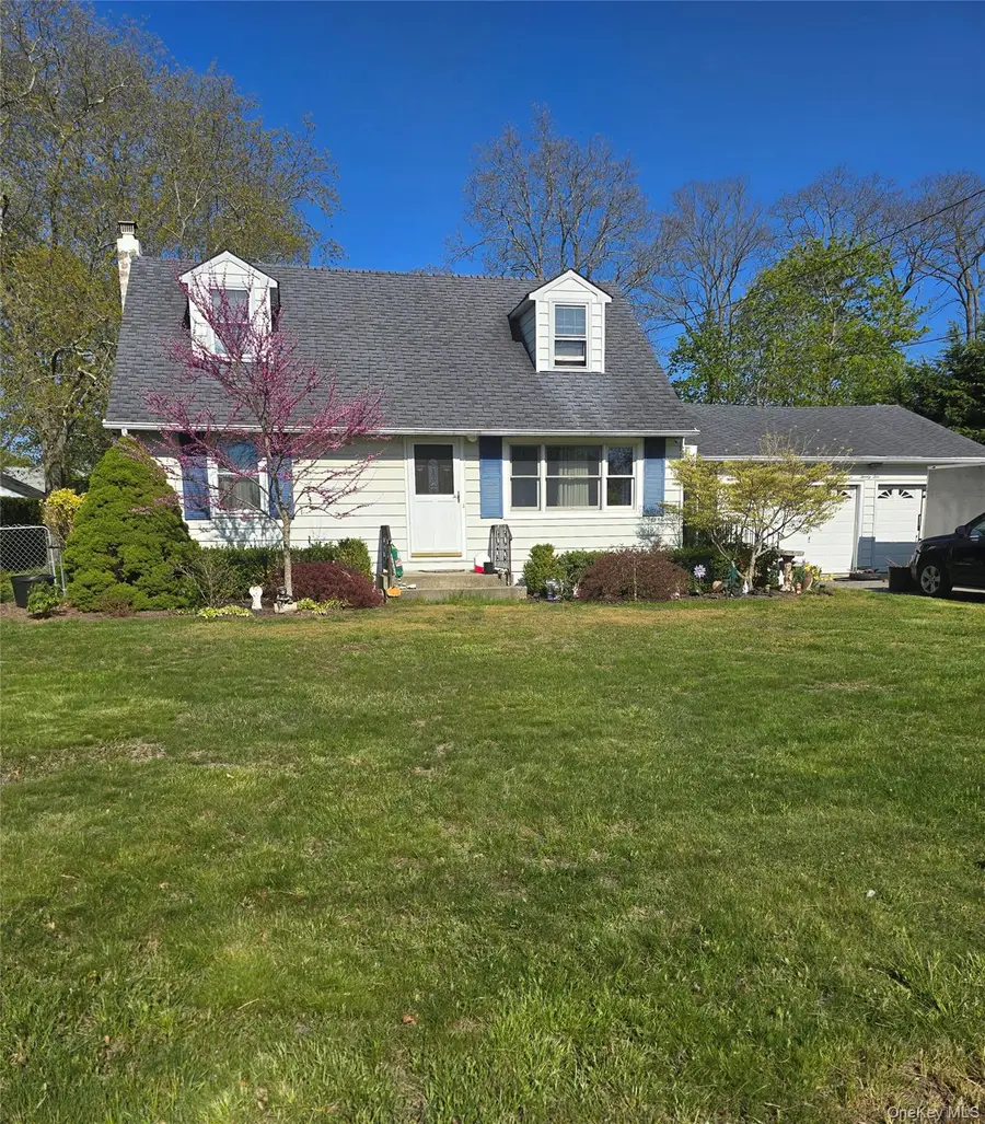 25 Newins Street, Center Moriches, NY 11934 - #3