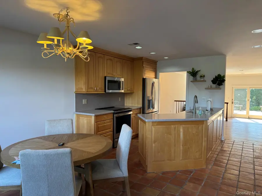 162 Southgate Circle, Massapequa Park, NY 11762 - #3
