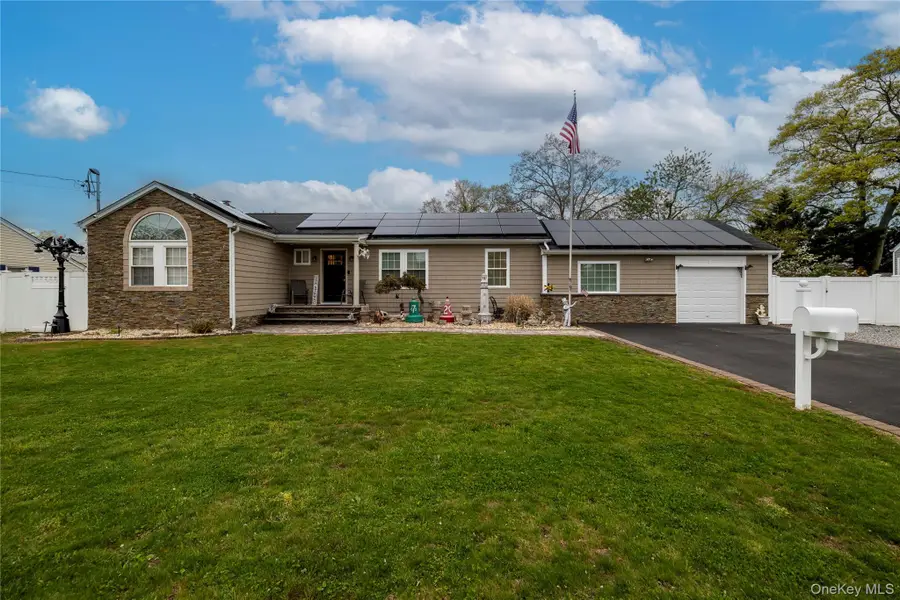 675 N Erie Avenue, Lindenhurst, NY 11757 - #3