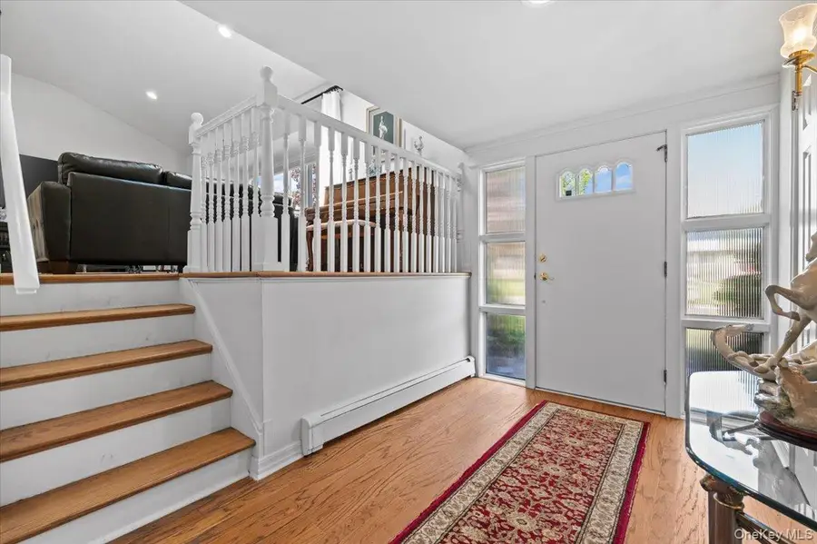 1 Sandra Court, Glen Cove, NY 11542 - #3
