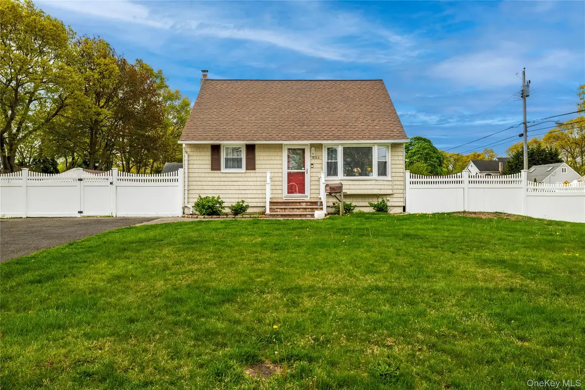 532 Rockaway Street, West Islip, NY 11795 - #1
