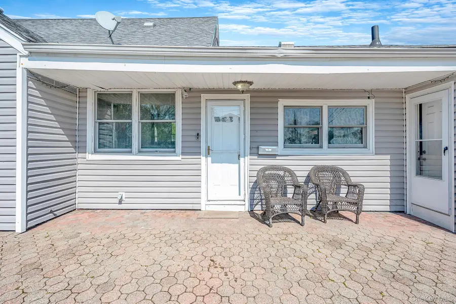 56 Pickwick Lane, North Babylon, NY 11703 - #3