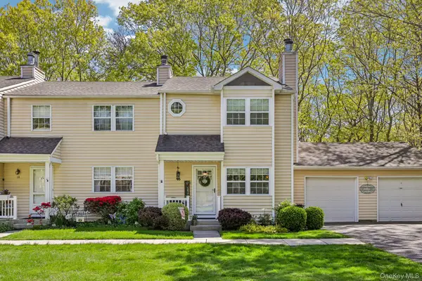 13 Rutledge Commons, Yaphank, NY 11980
