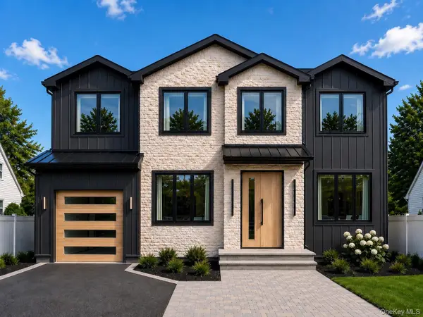 28 Choir Lane, Westbury, NY 11590
