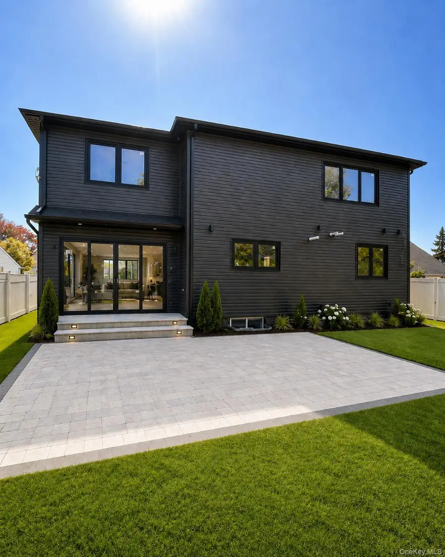 28 Choir Lane, Westbury, NY 11590 - #3