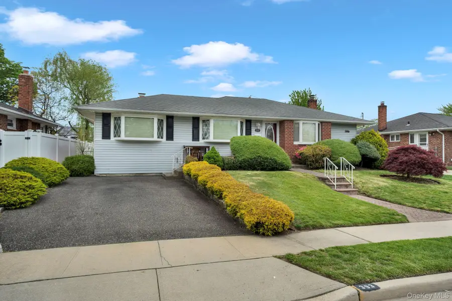 393 Coleridge Street, Levittown, NY 11756 - #2
