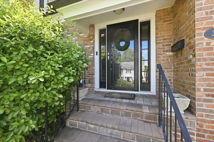 214 Nassau Avenue, Munsey Park, NY 11030 - #2