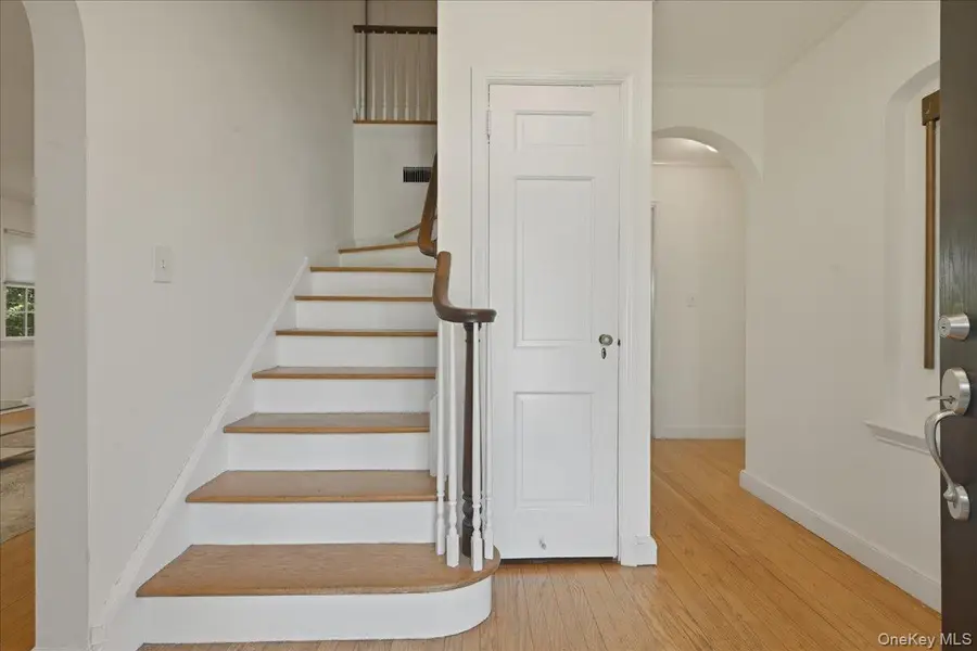 214 Nassau Avenue, Munsey Park, NY 11030 - #3
