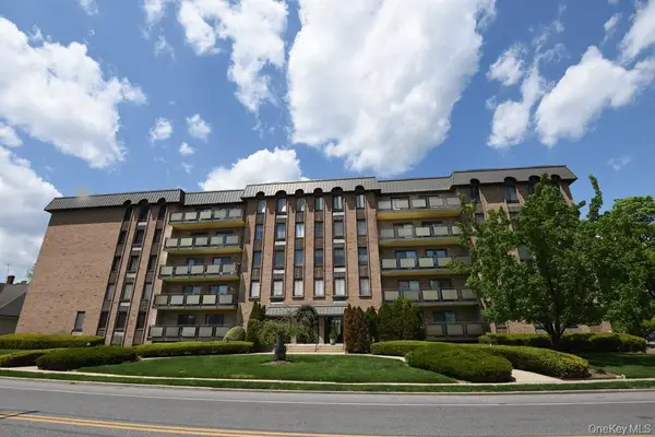 175 Maple Avenue #4I, Westbury, NY 11590