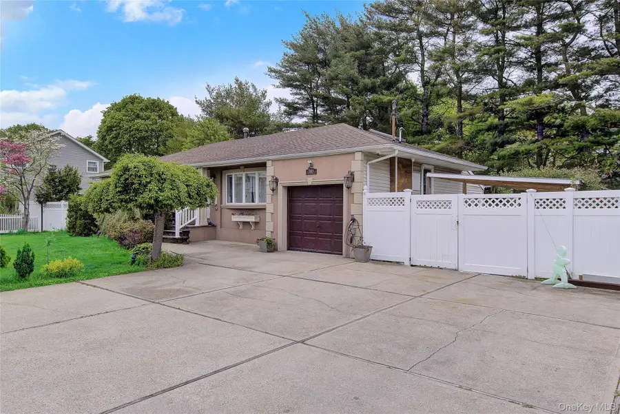 189 Eastwood Avenue, Deer Park, NY 11729 - #3