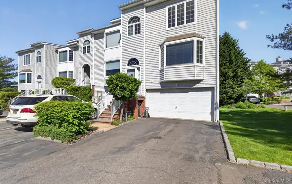 241-31 Oak Park Drive #51C, Douglaston, NY 11362
