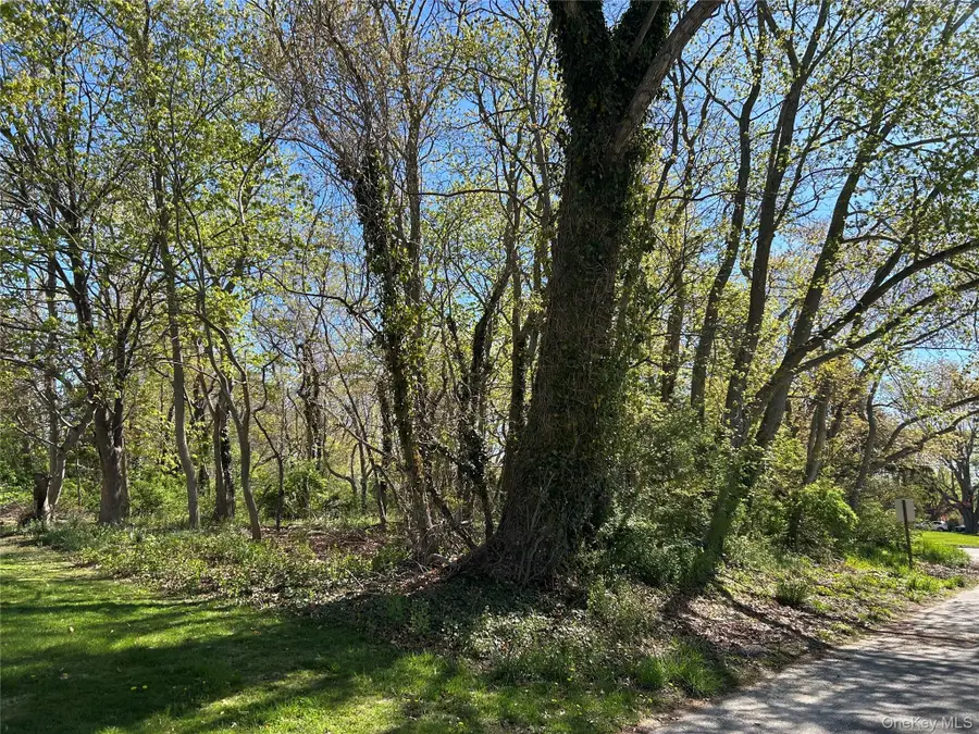 105 Mailer Court, Southold, NY 11971 - #3