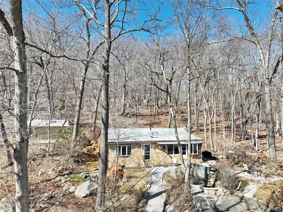 31 Hemlock Hill Lane, Montebello, NY 10901 - #3