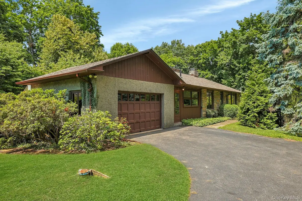 15 Grandview Lane, Thornwood, NY 10594 - #1