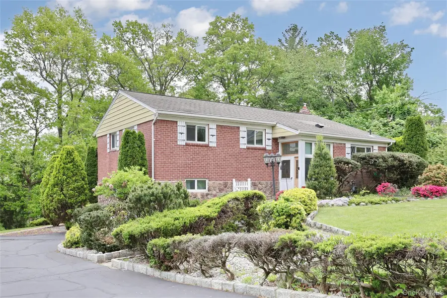 34 E Allison Avenue, Pearl River, NY 10965 - #2