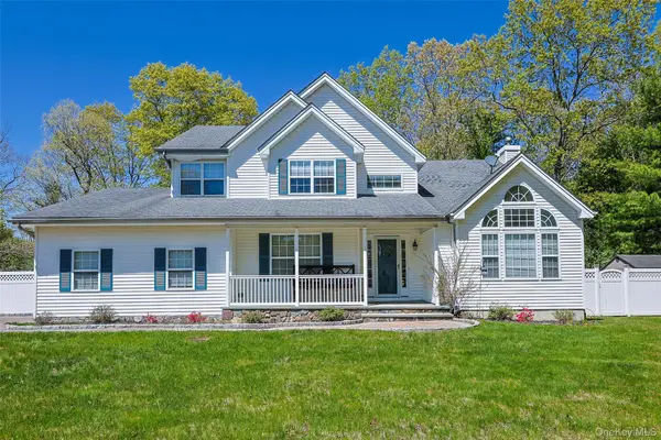 3 Sander Court, Middle Island, NY 11953