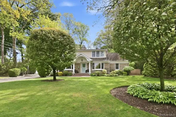 12 Woodland Avenue, Syosset, NY 11791