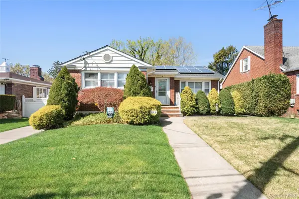 18 Devon Place, Staten Island, NY 10301