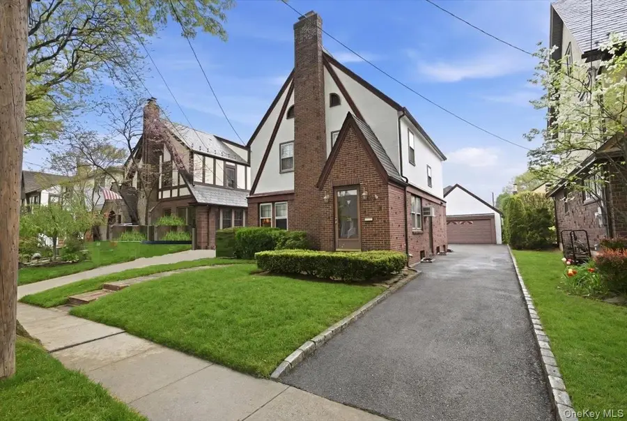 311 Carnation Avenue, Floral Park, NY 11001 - #2