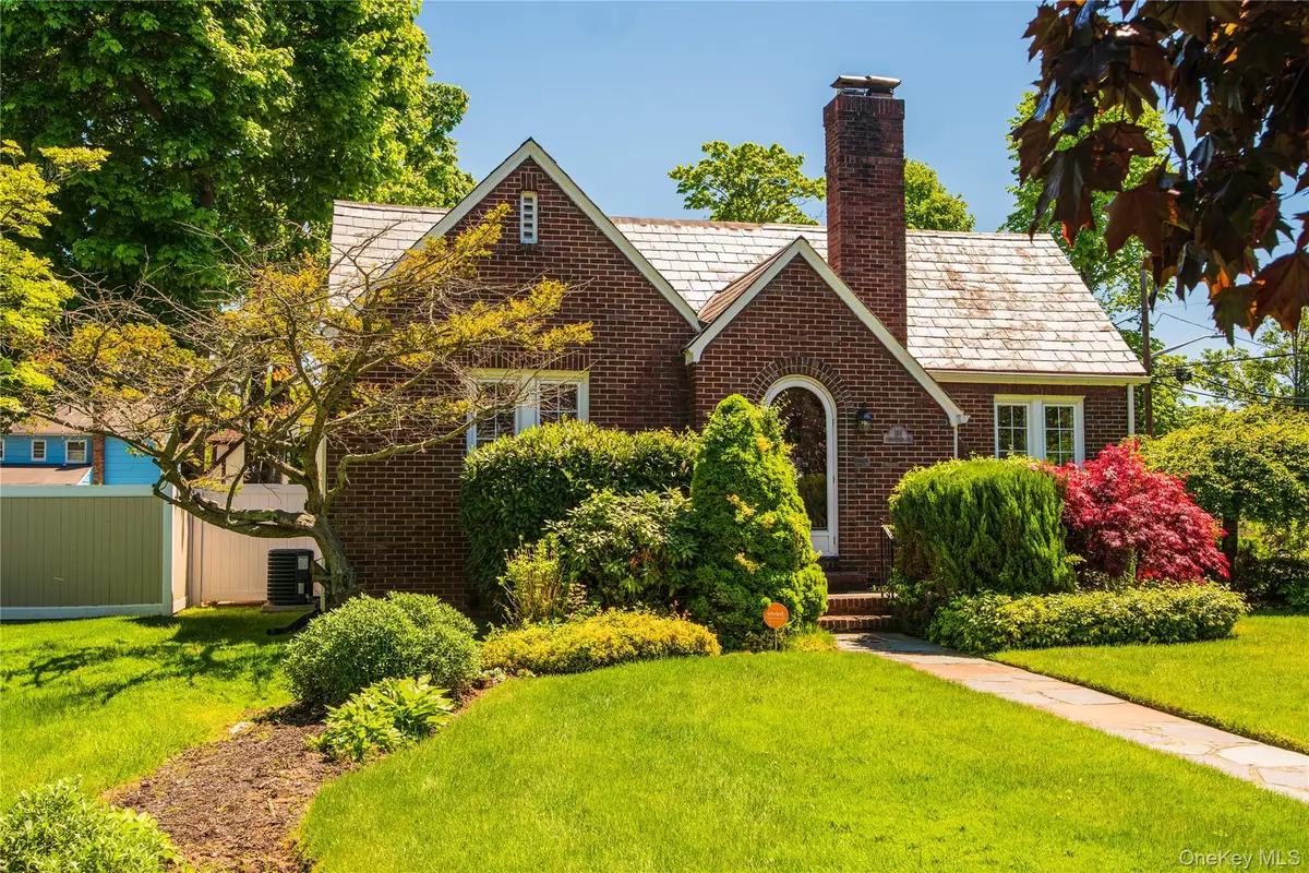 186 Pennsylvania Avenue, Freeport, NY 11520 - #1