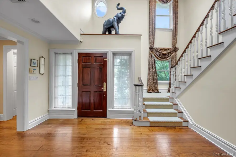 8 Briarfield Drive, Great Neck, NY 11020 - #3