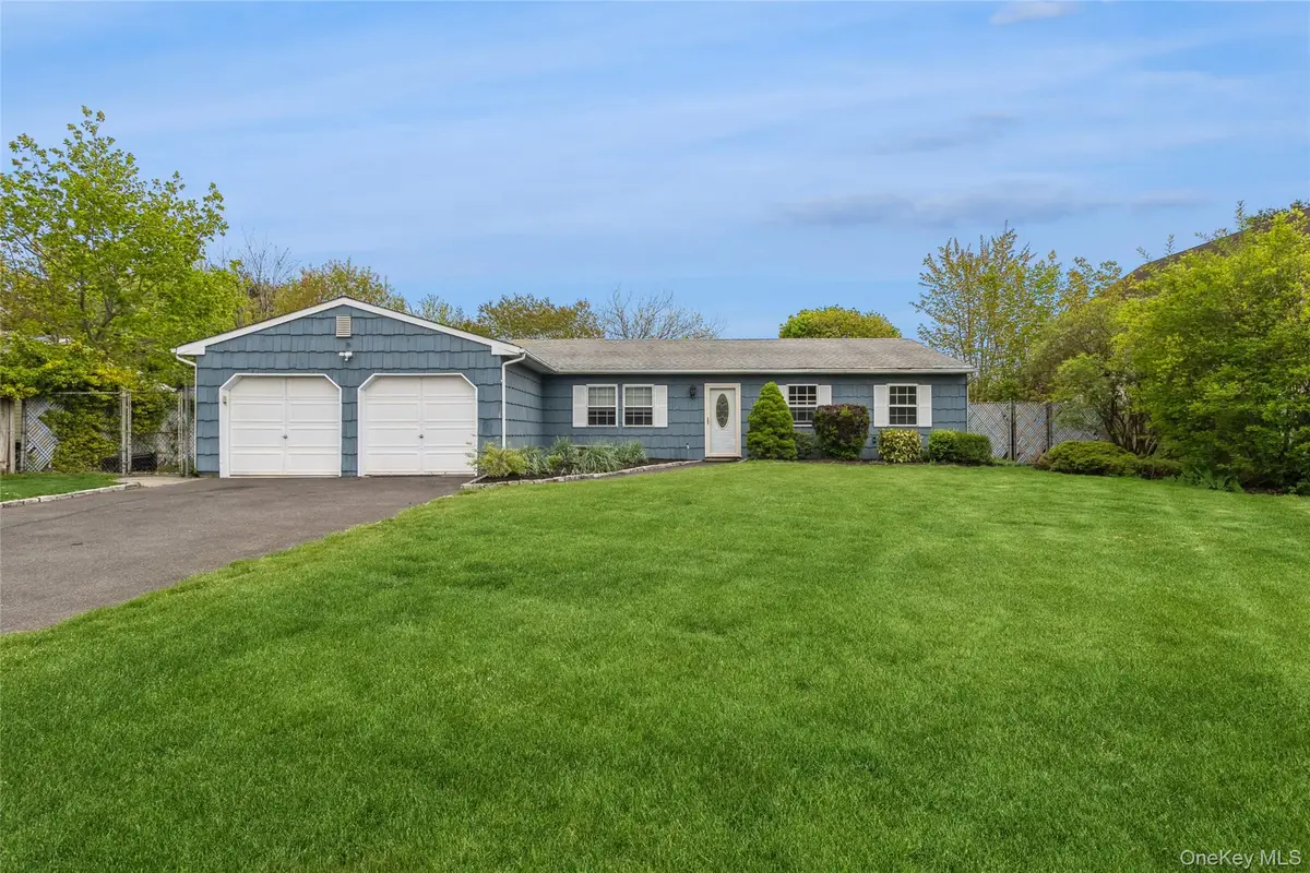 7 Austin Street, Bellport, NY 11713 - #1