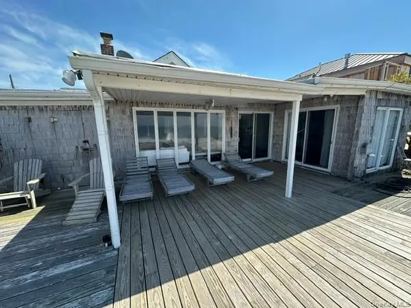 71 Bayview Walk, Cherry Grove, NY 11782