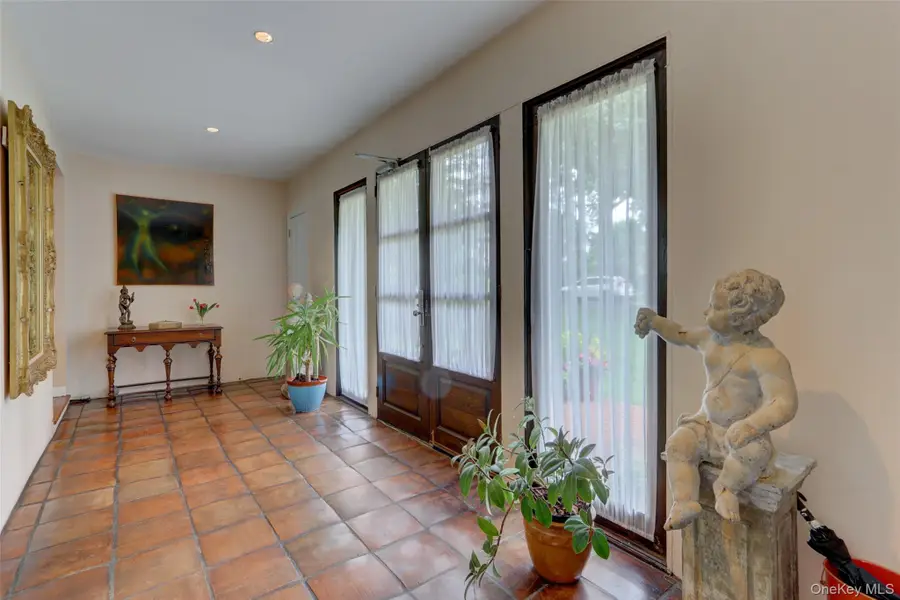 71 Knollwood Road, Roslyn, NY 11576 - #2