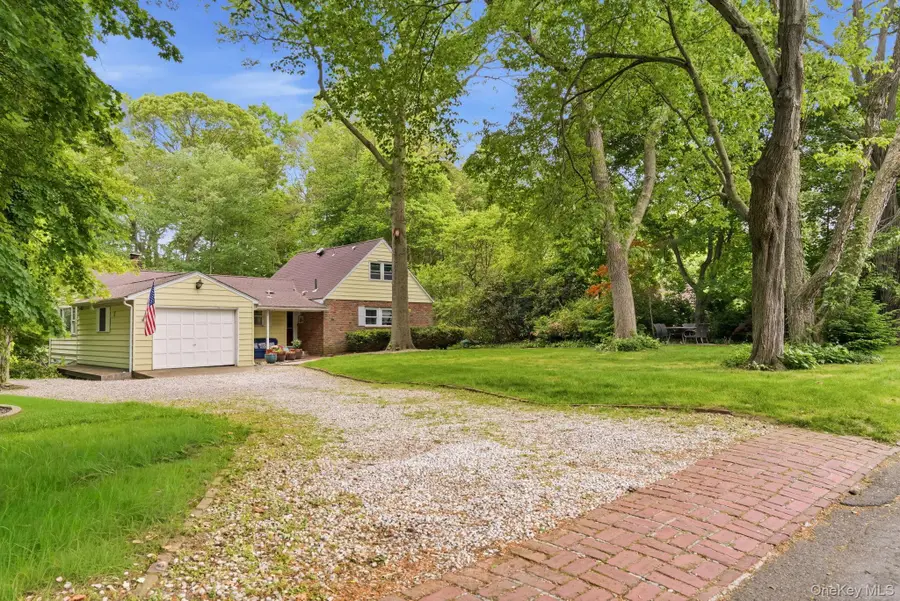 4 Meadowood Court, Huntington, NY 11743 - #2