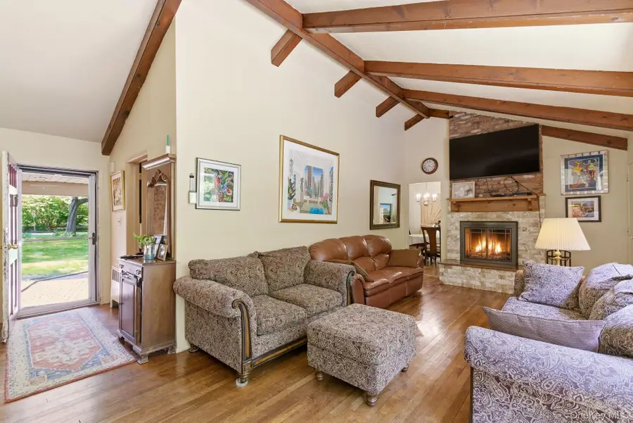 4 Meadowood Court, Huntington, NY 11743 - #3
