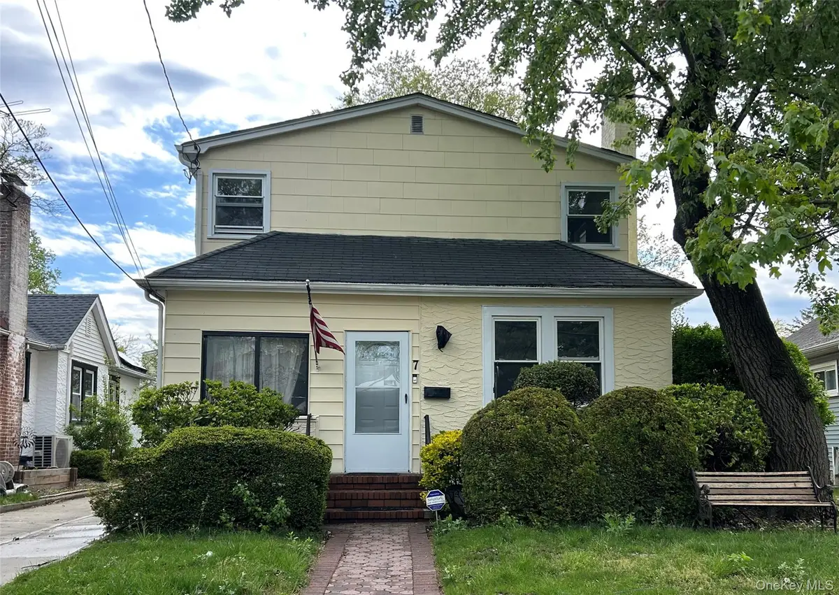 7 Bristol Street, Lynbrook, NY 11563 - #1