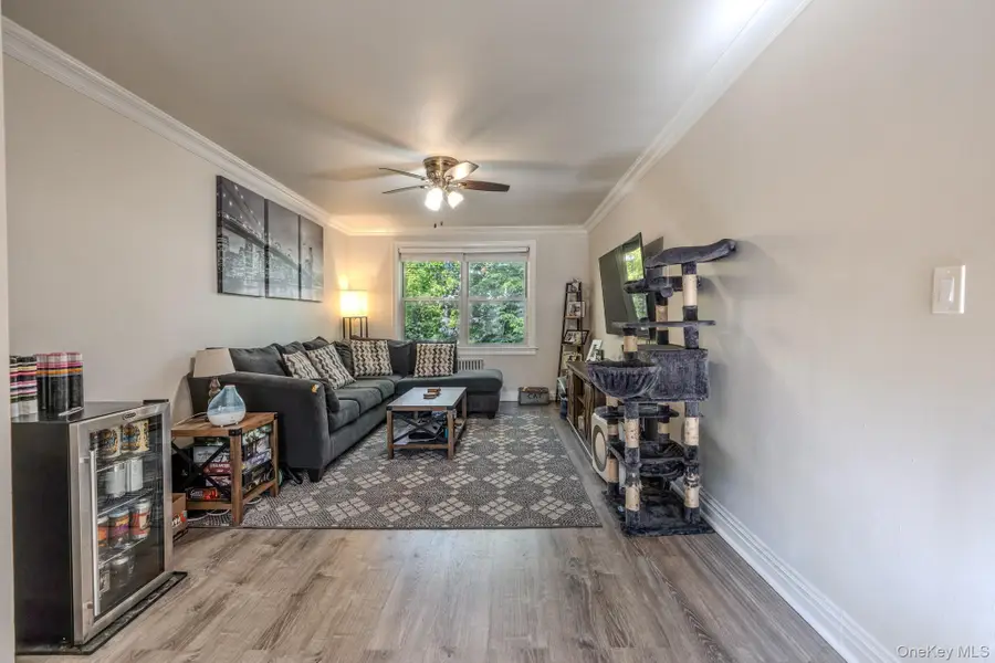 17 Edwards St #2A, Roslyn Heights, NY 11577 - #3