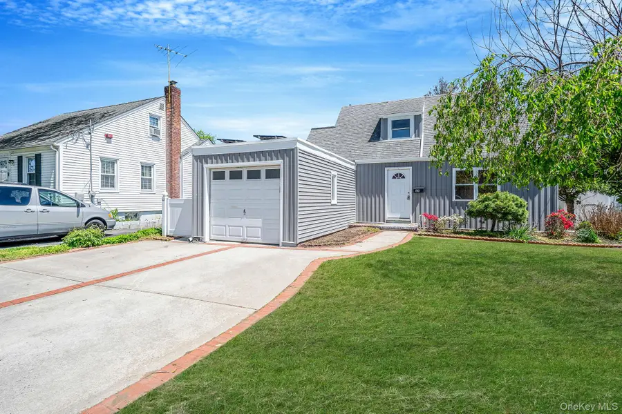 16 Hapsburg Place, Hempstead, NY 11550 - #3