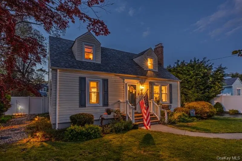 7 W Elm Street, Islip, NY 11751 - #1