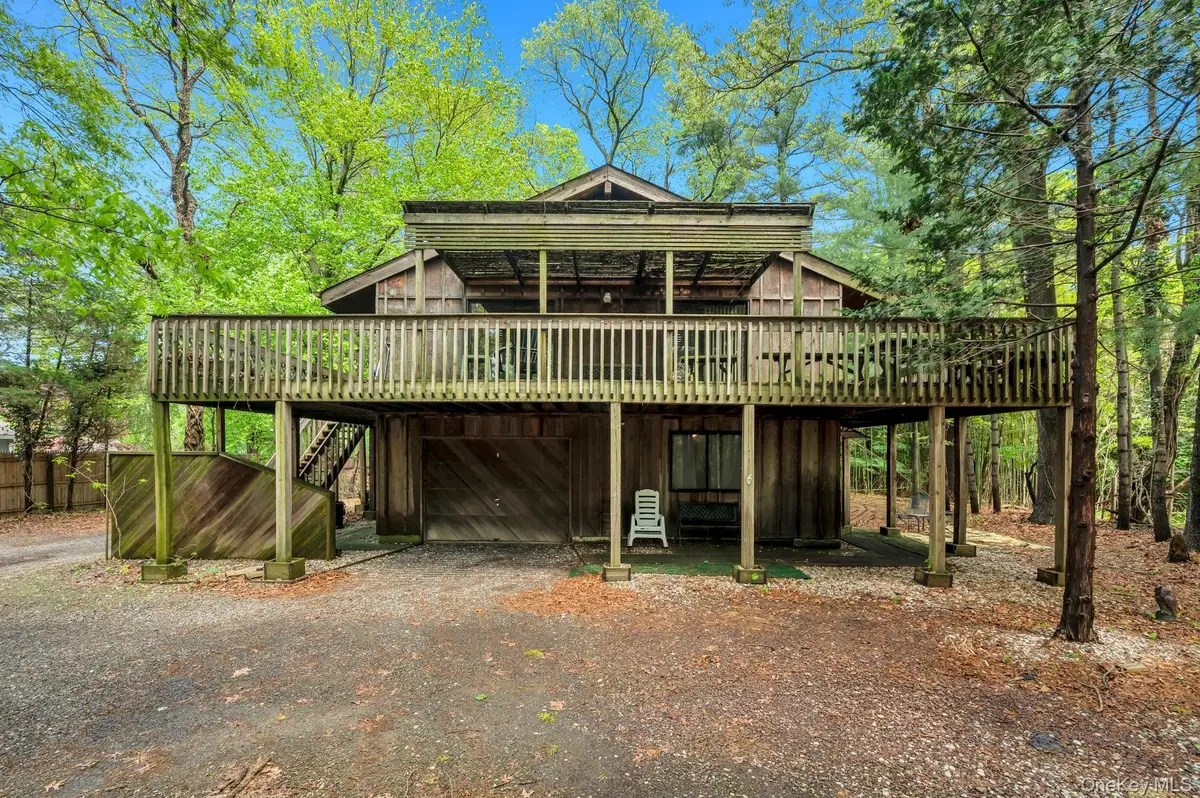 179 Gnarled Hollow Road, East Setauket, NY 11733 - #1