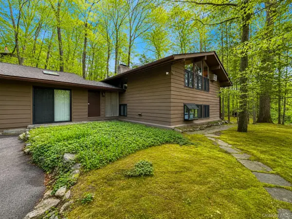 80 Clinton Road, Tuxedo Park, NY 10987