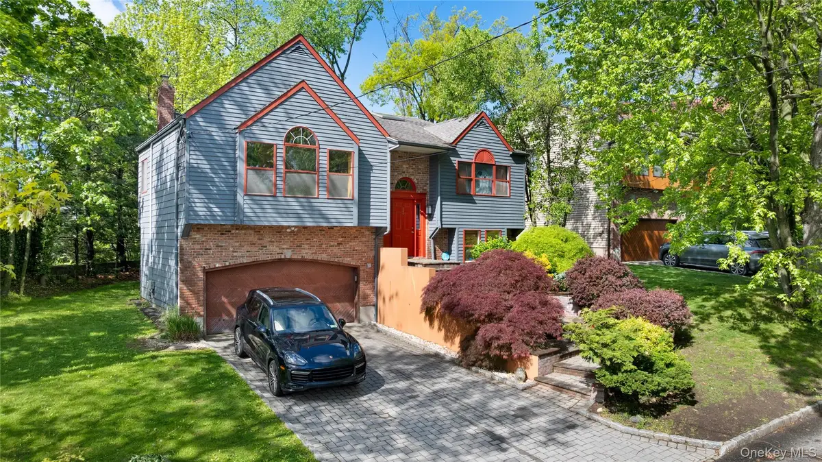 284 Schenck Avenue, Great Neck, NY 11021 - #1