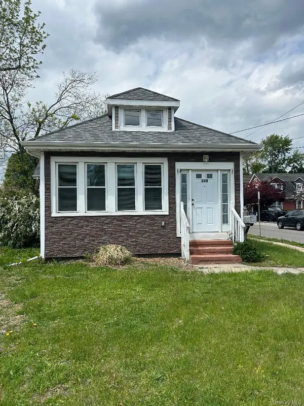 295 Conklin Street #295, Farmingdale, NY 11735