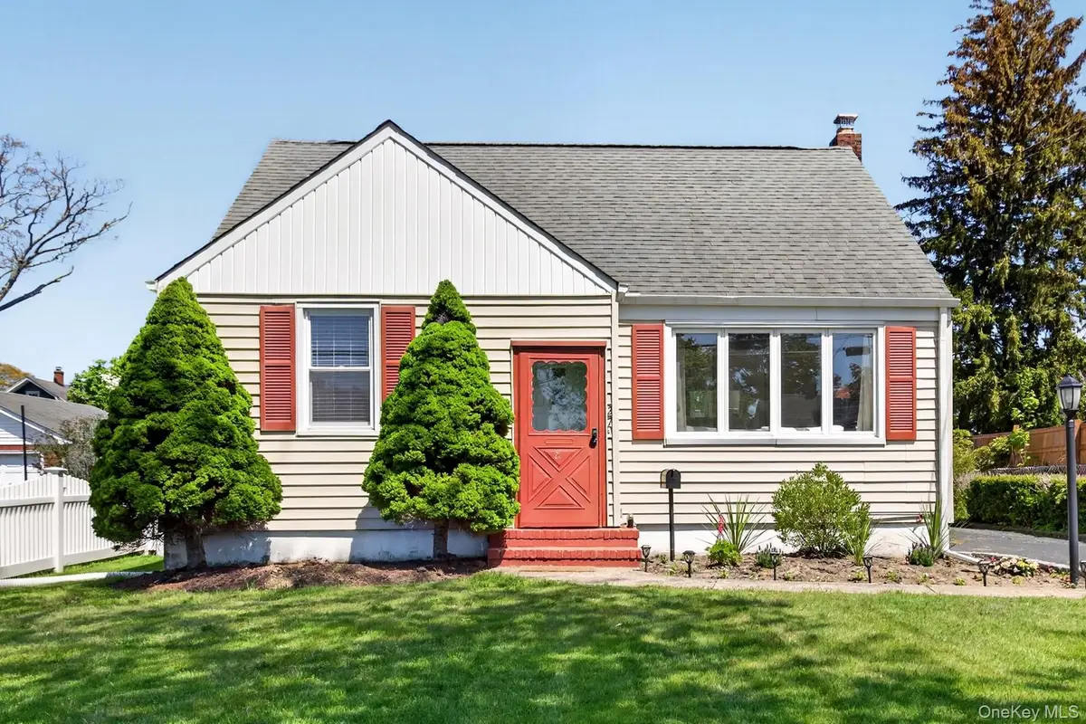 27 Spruce Street, Islip, NY 11751 - #1