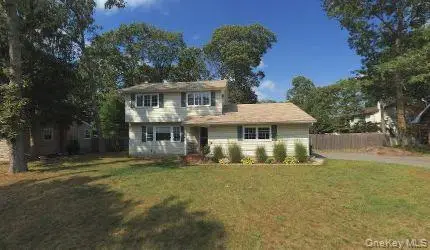 43 Vanderbilt Avenue, Saint James, NY 11780