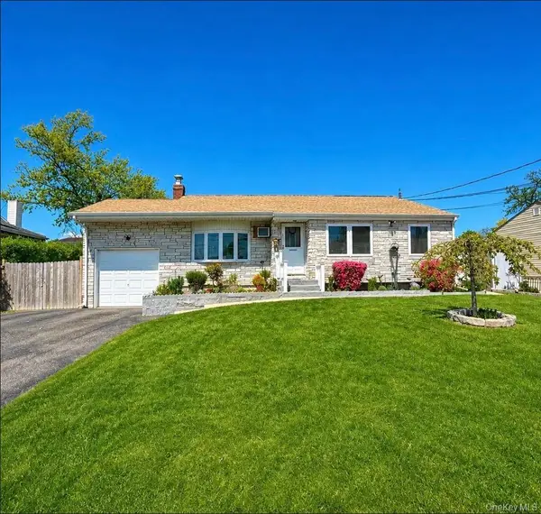 27 Stockton Street, Brentwood, NY 11717