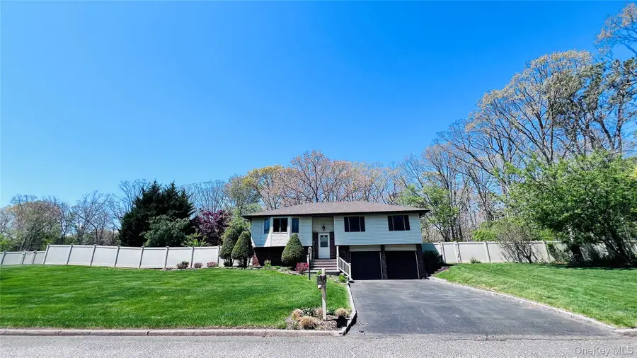 84 Henearly Drive, Miller Place, NY 11764 - #3